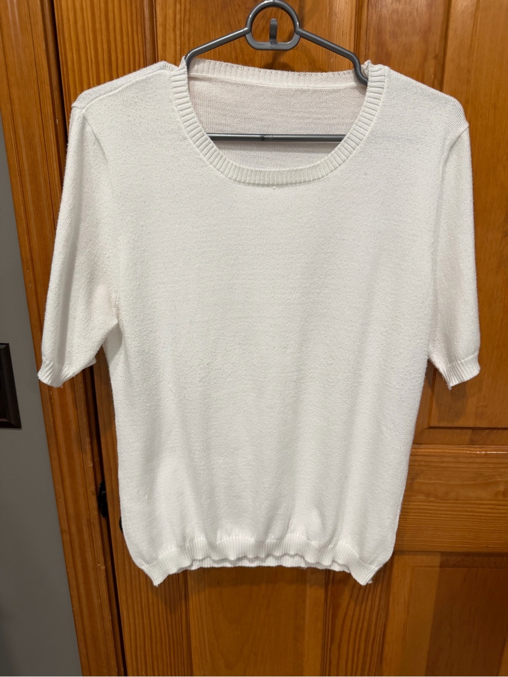 Women's Short Sleeve Crew Neck lightweight summer Sweater- size medium (8-10) - Picture 4 of 7